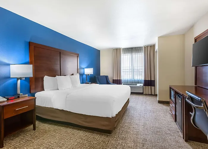 Hotel Comfort And I-8